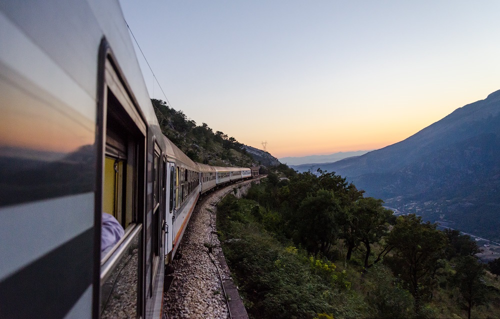 Поездка на поезде Путешествие на поезде